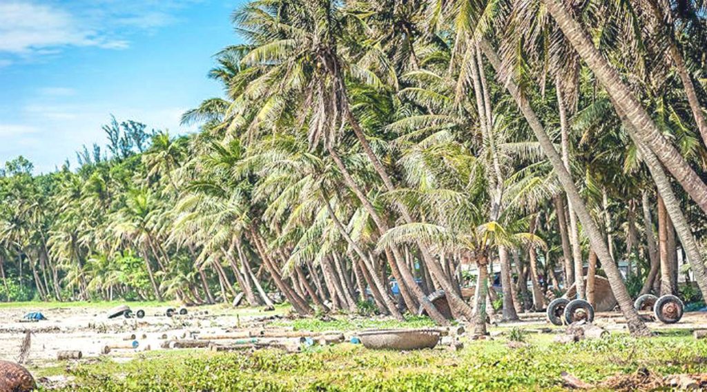 beach at Tam Hai Island