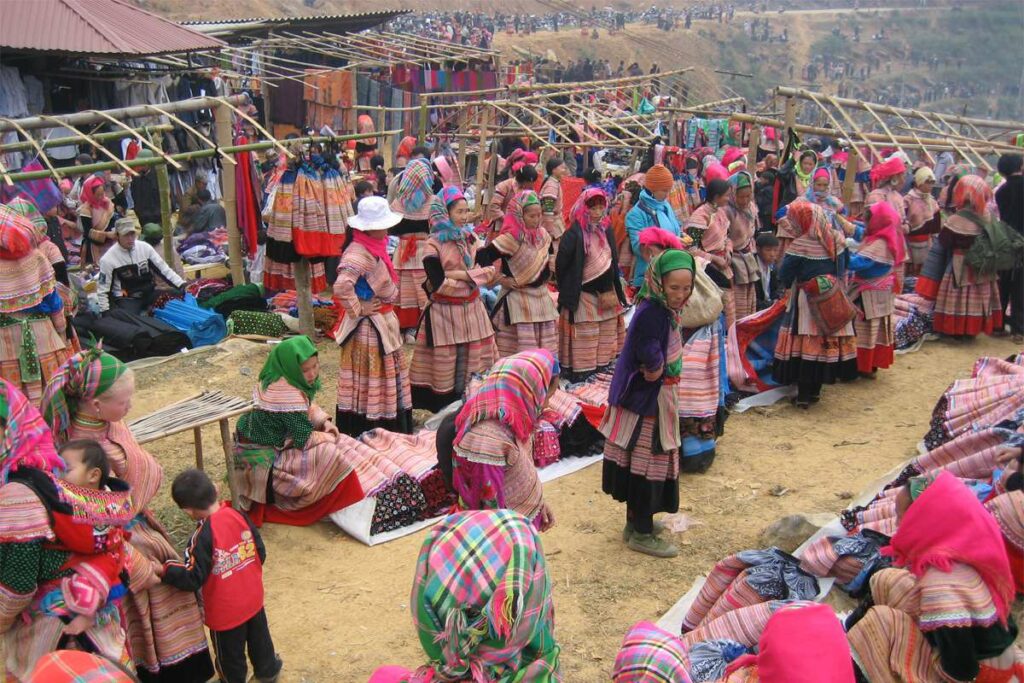 Can Cau market in Sapa