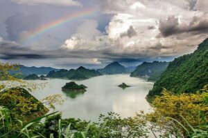 Hoa Binh Lake