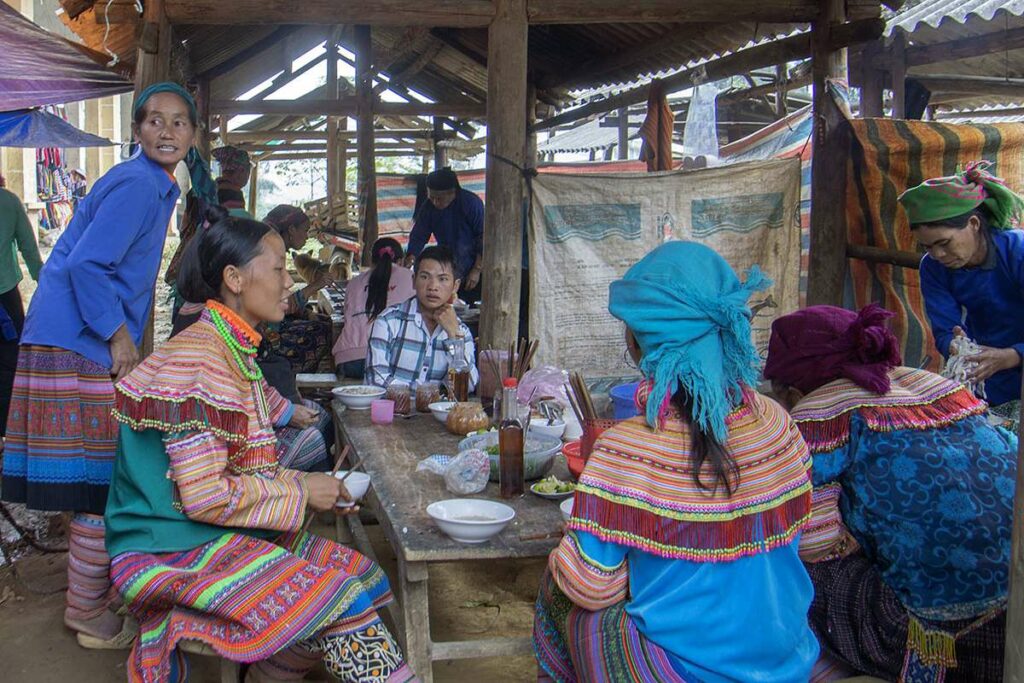 Lung Khau Nhin market near Sapa