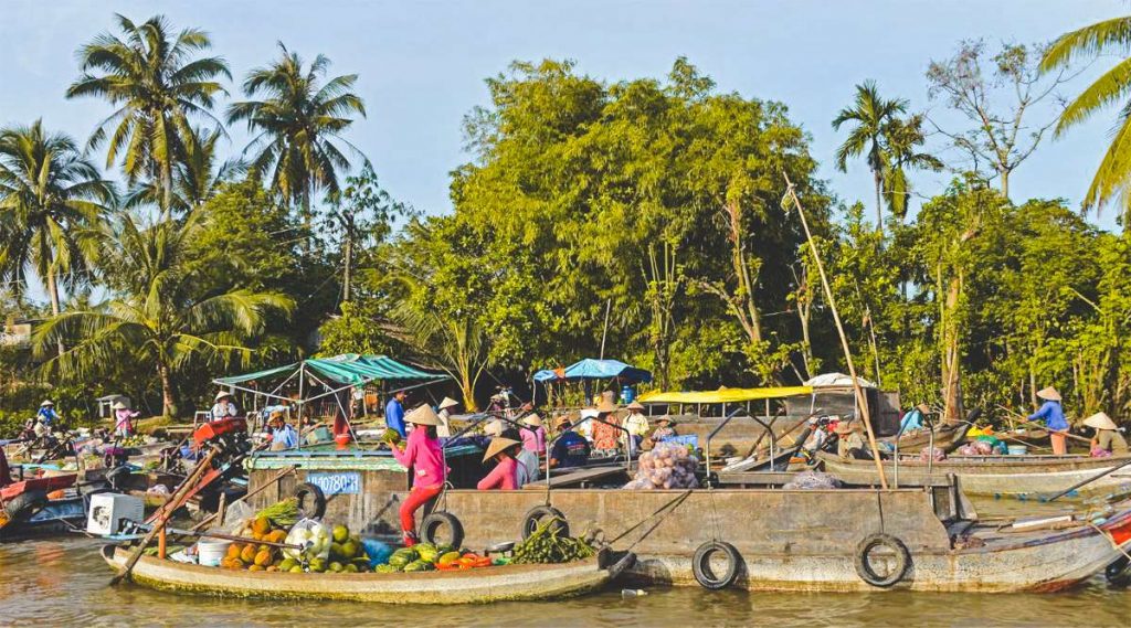 Phong Dien floating market