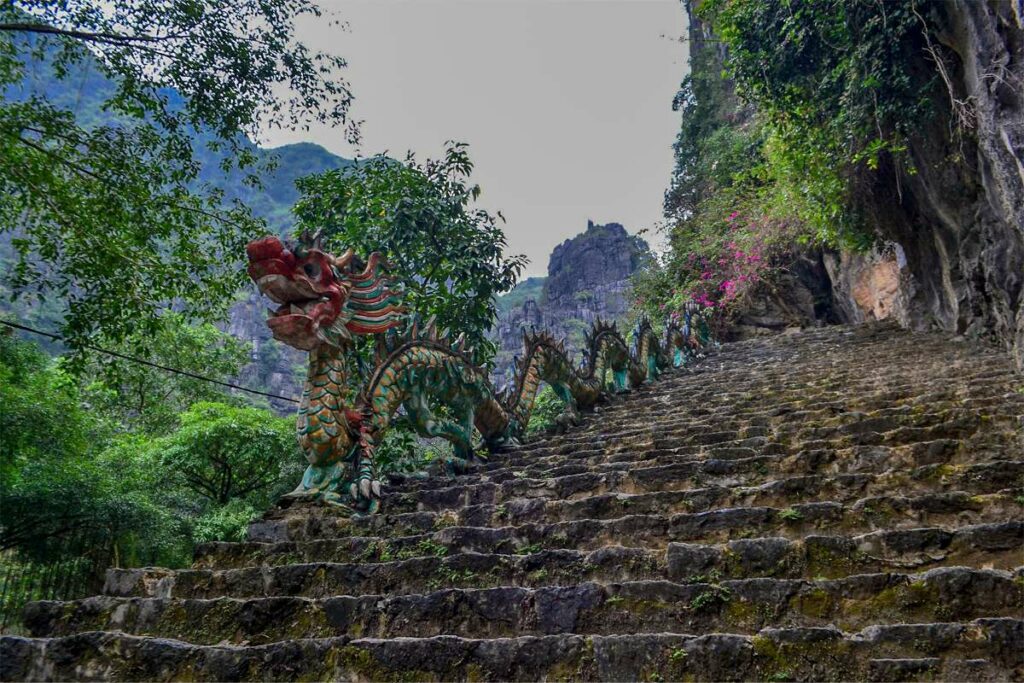 stairs viewpoint Mua Cave