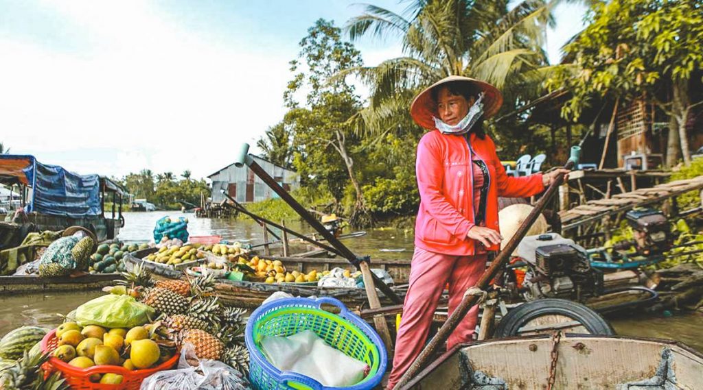 Tra On floating market