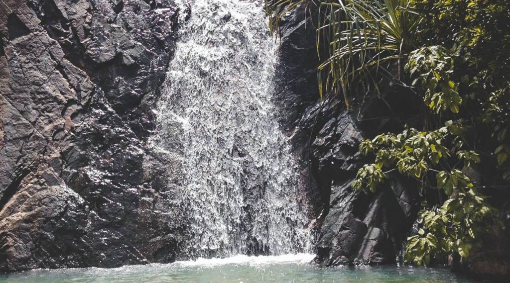 Waterfall near Bai Xep