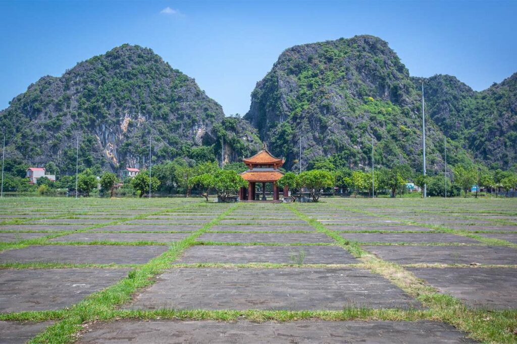 Hoa Lu square