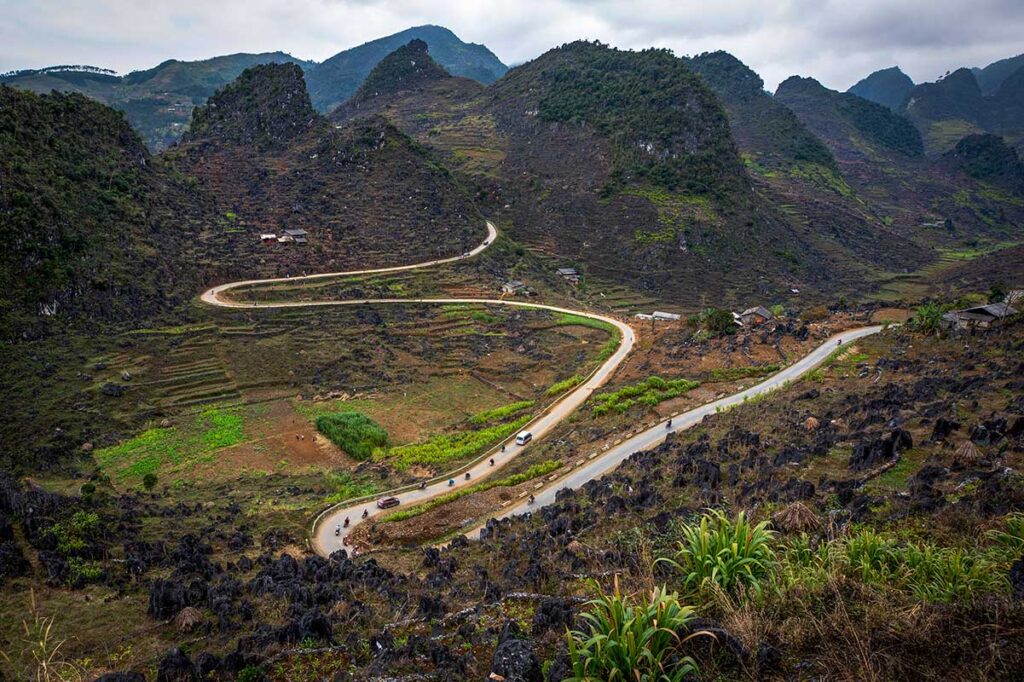 M-shaped viewpoint along the Ha Giang Loop