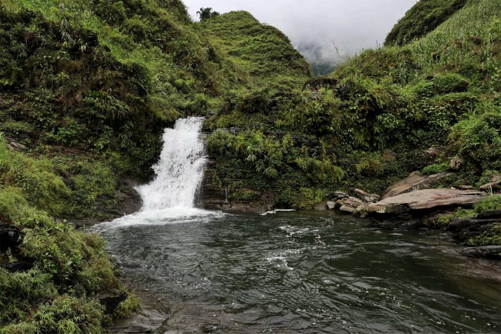 Du Gia waterfall