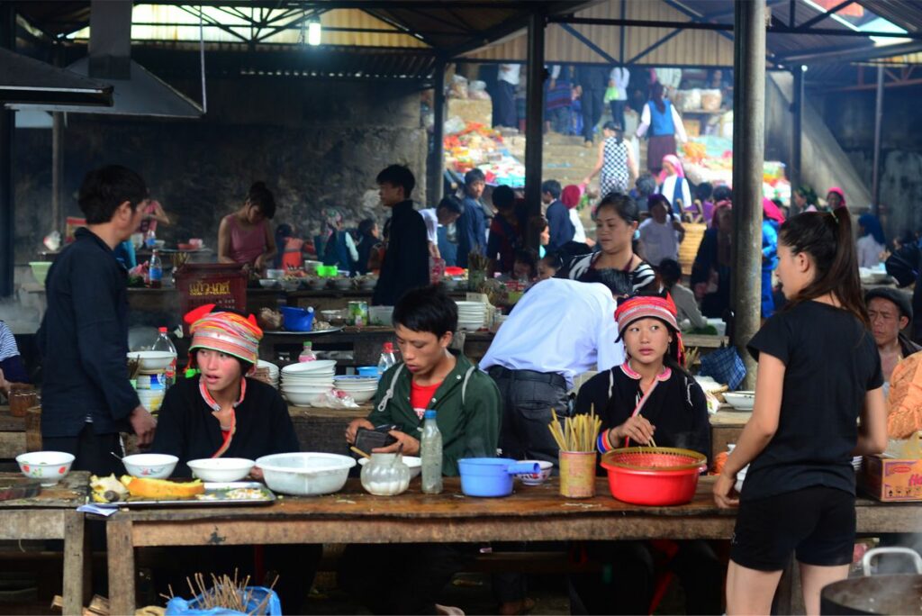 indoor market in Meo Vac