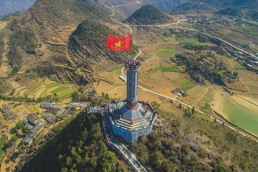 Lung Cu flag tower