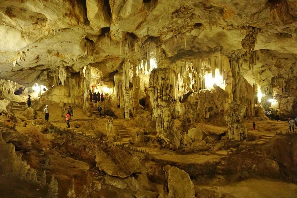 Bat Cave Moc Chau