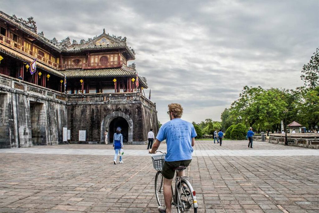 cycling in Hue