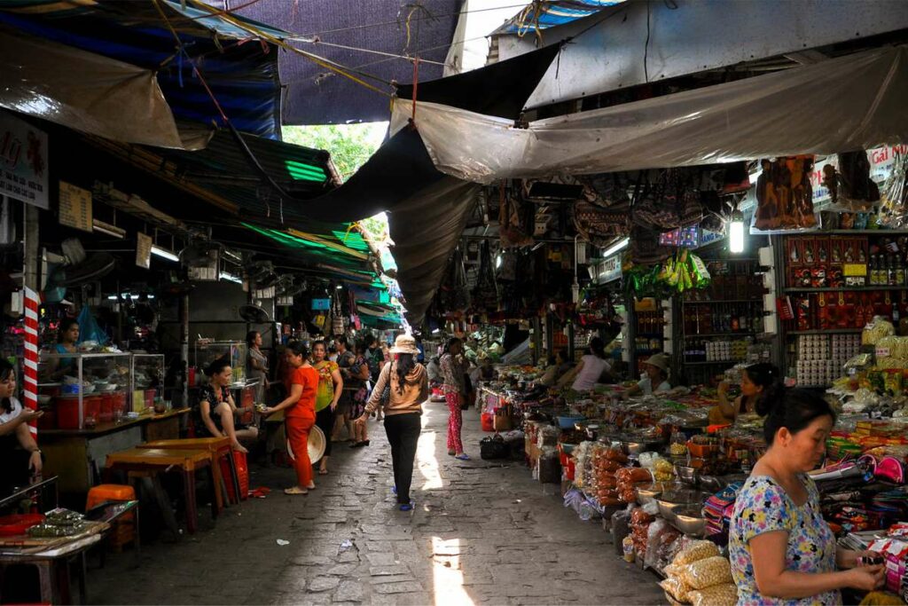 Dong Ba Market