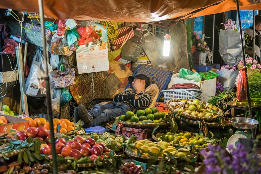 Quang Ba flower market