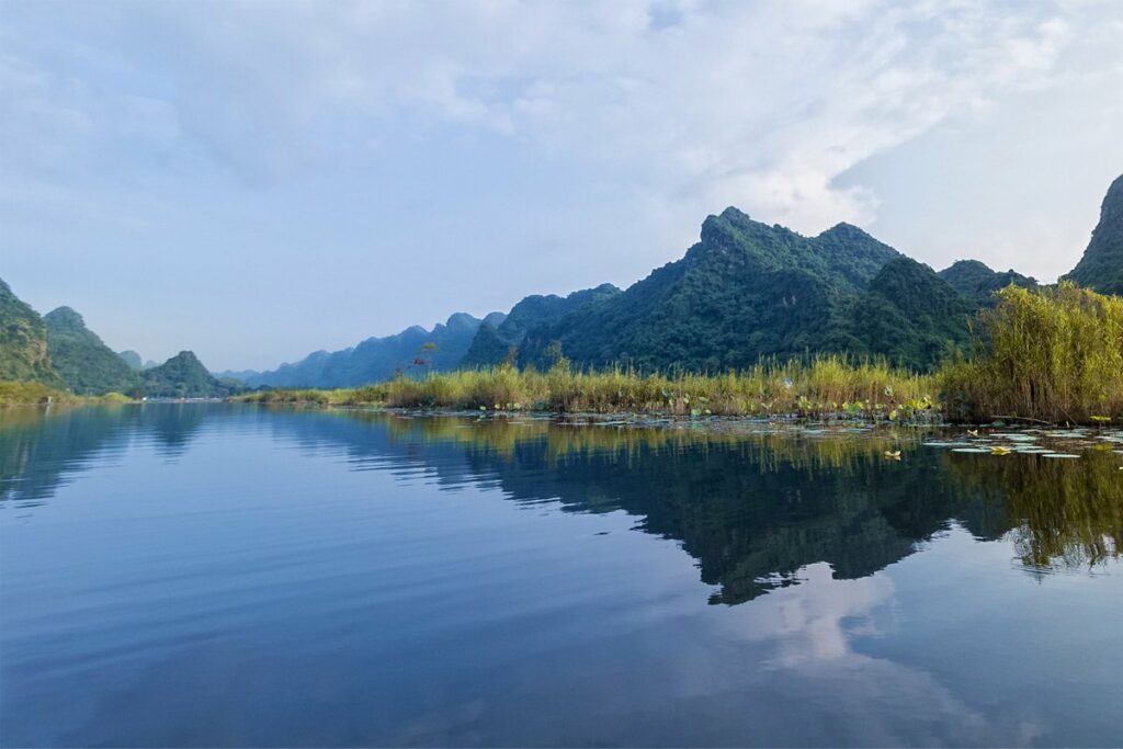 Yen river boat trip