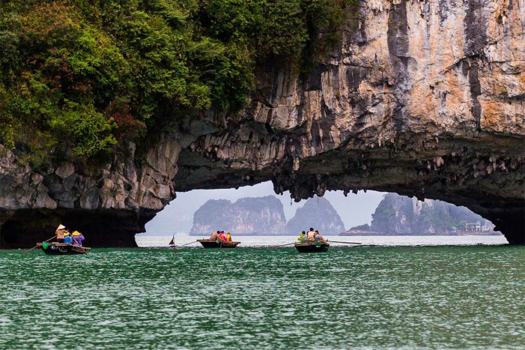 Bai Tu Long Bay