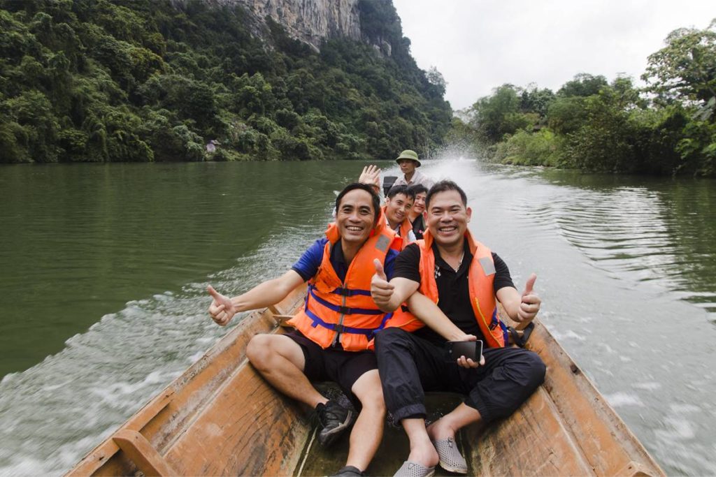 boat trip over the Giang River in Pu Mat National Park