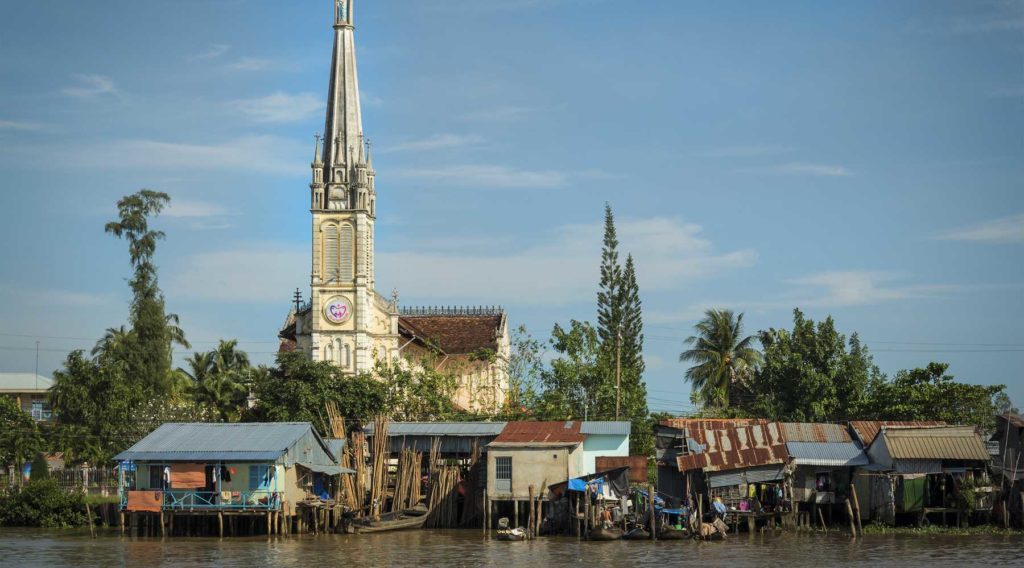 Cai Be floating market