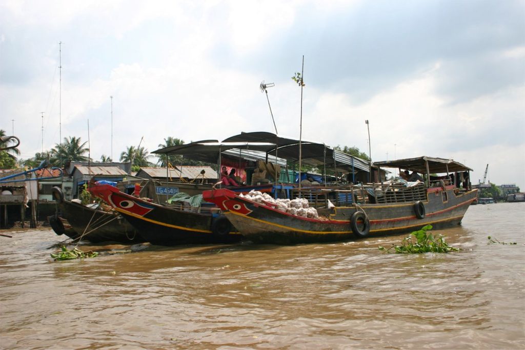 Cai Be floating market