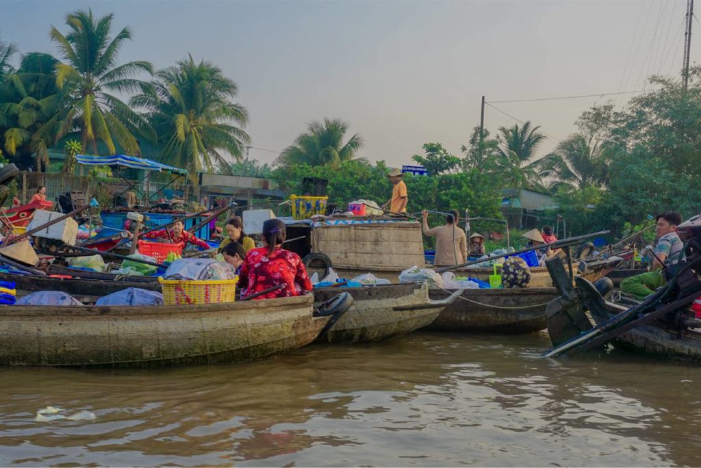 Phong Dien floating market