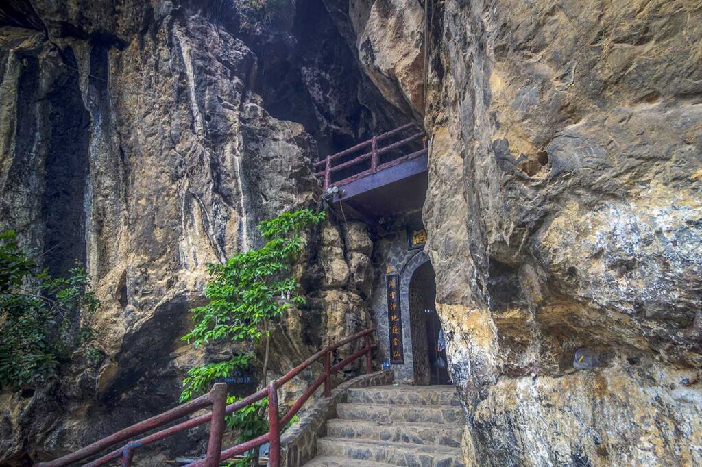Stone stairway and entrance to Thach Dong Cave Pagoda, a historic and spiritual site in Ha Tien.