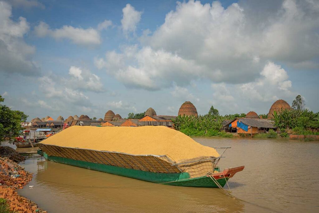 Mang Thit brick kilns in Vinh Long – Traditional terracotta kilns along the riverbank, known as the “brick and pottery kingdom” of the Mekong Delta.