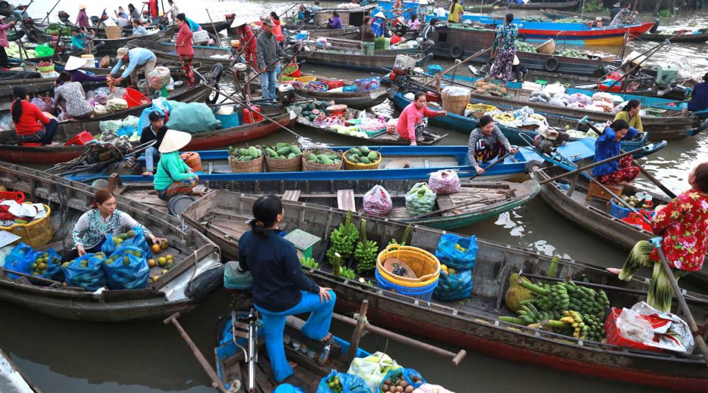 Phong Dien floating market