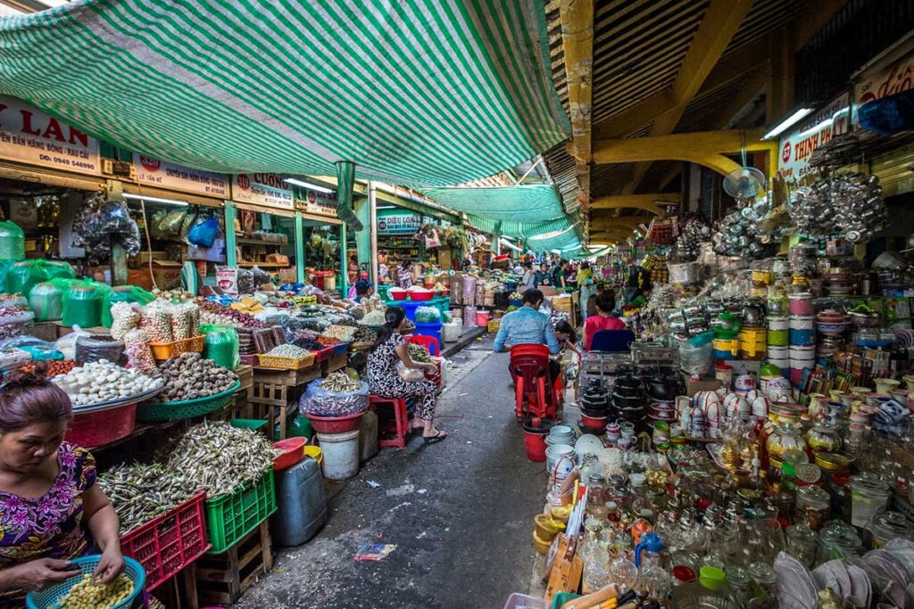 Binh Tay Market