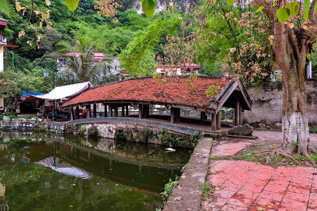 bridge at Thay Pagoda