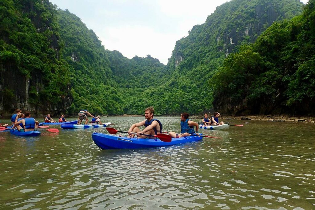 Cat Ba kayaking tour