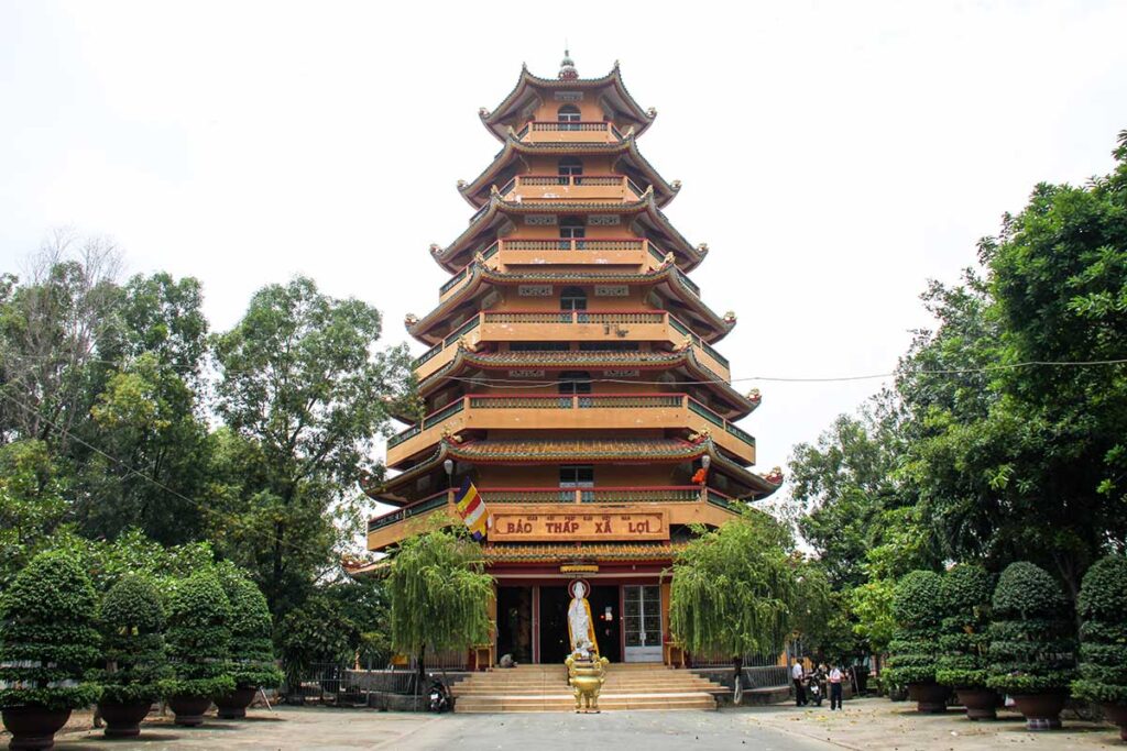 Giac Lam Pagoda 32 meter high stupa