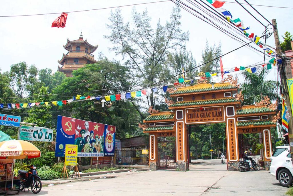 Giac Lam Pagoda main gate