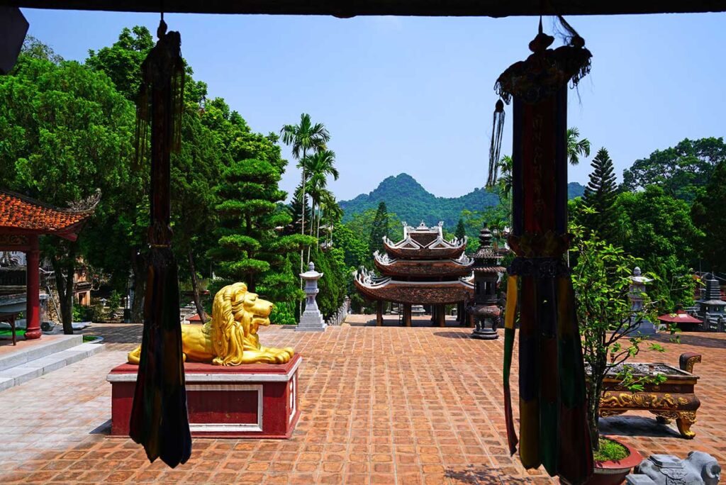 Perfume Pagoda day tour