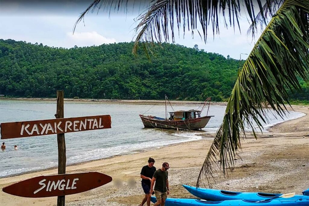 renting a kayak on Cat Ba Beach