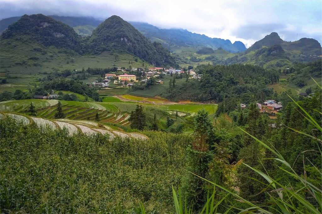 Stunning mountain scenery with terraced rice fields near Sin Cheng Village