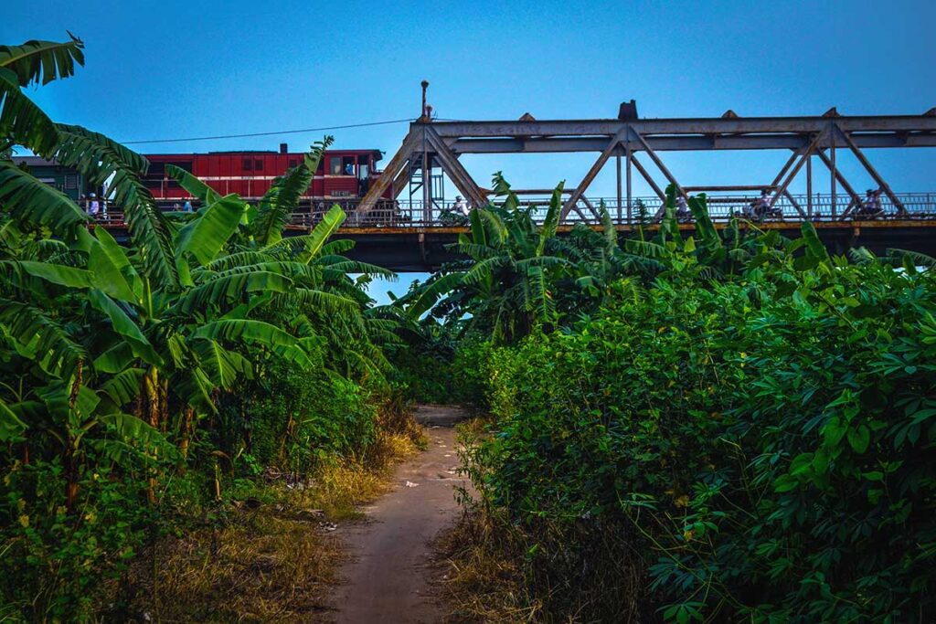 path on Banana Island towards Long Bien Bridge