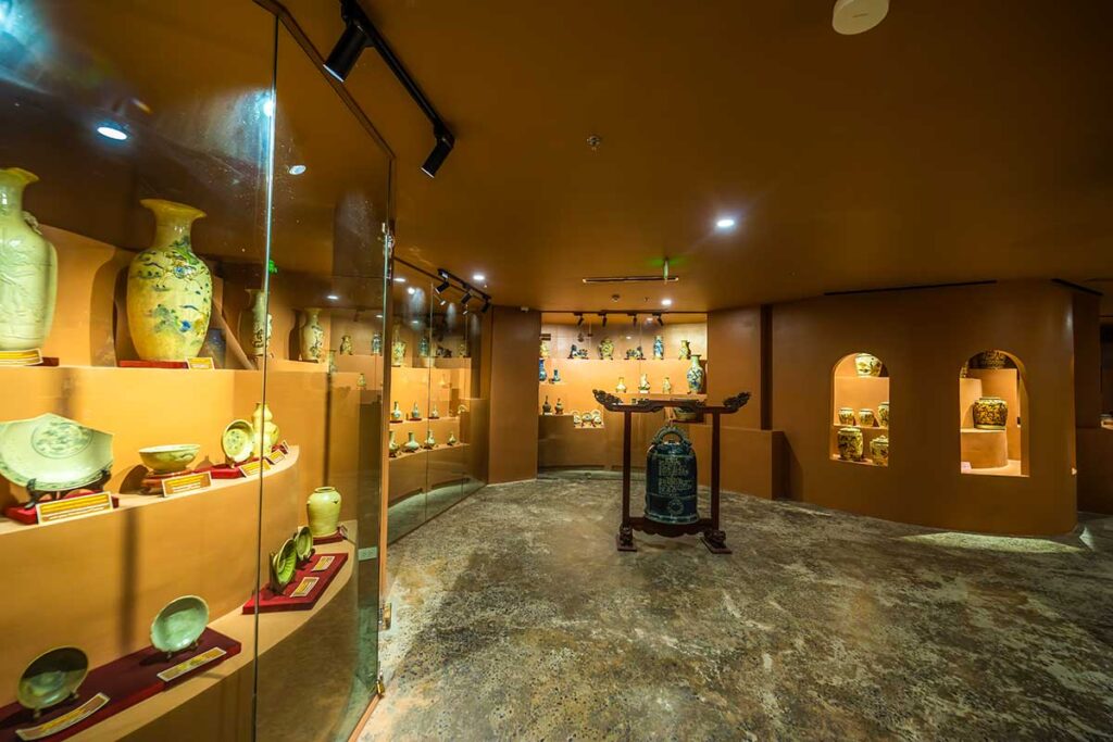 displays in Bat Trang Pottery Museum