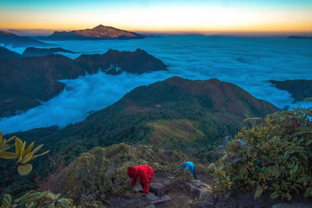 Two people climbing Fansipan Mountan