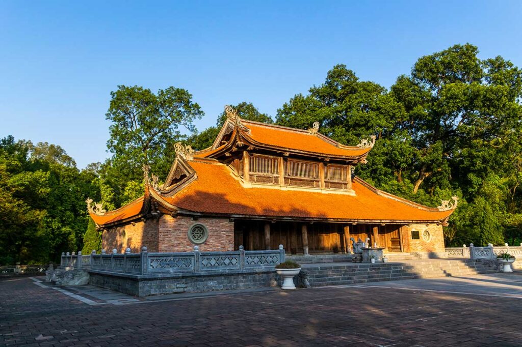 Kinh Thien Palace, Son Tay Citadel: The intricately designed roof of Kinh Thien Palace within Son Tay Citadel, a masterpiece of Vietnamese architecture.