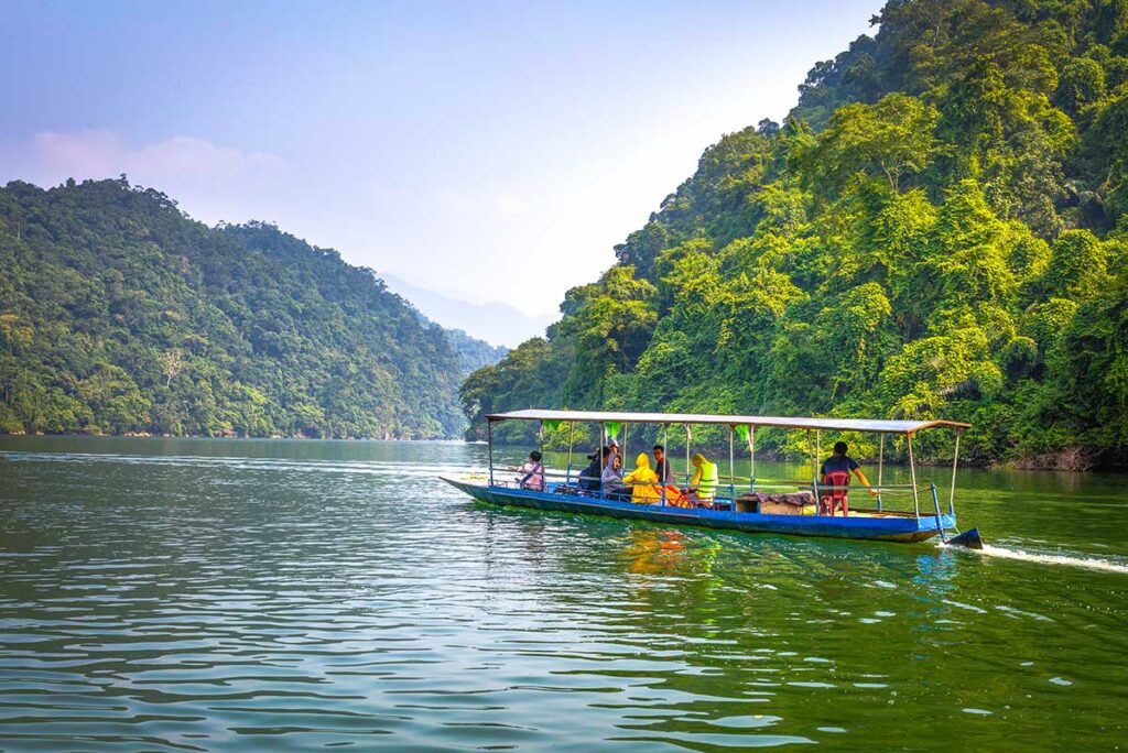 Tourists doing a boat tour over Ba Be Lake