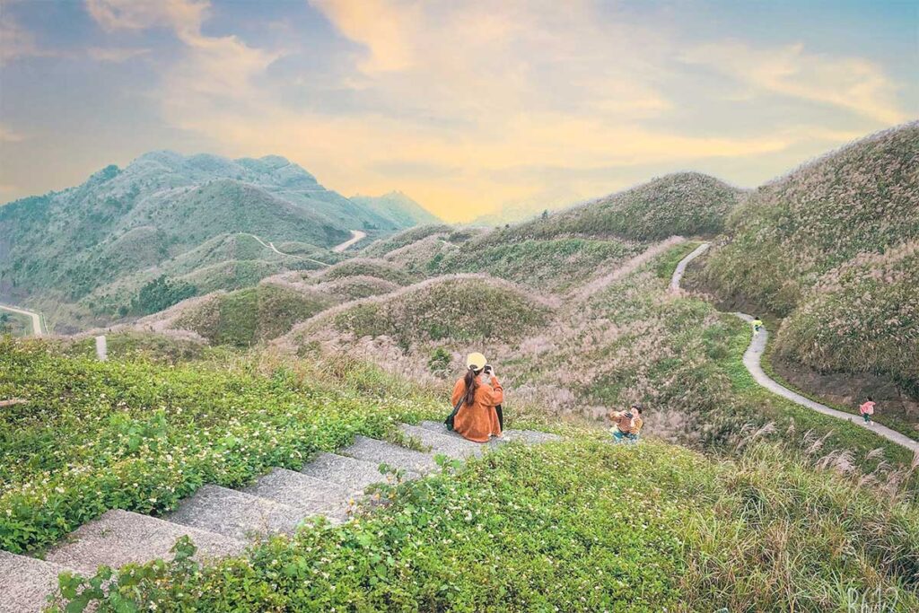 Rolling grass hills of Bac Xa in Lang Son