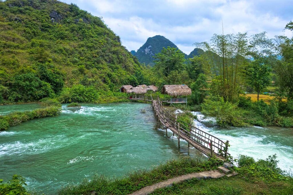 Co La Waterfall in Cao Bang