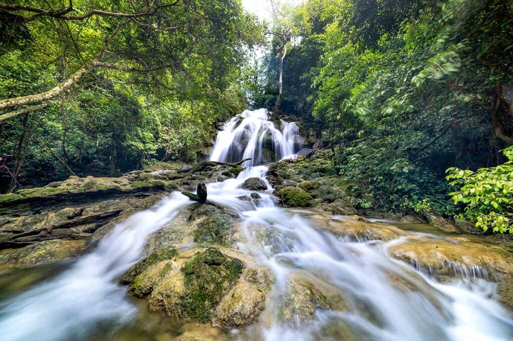 Khe Day Waterfall in Huu Lien, Lang Son