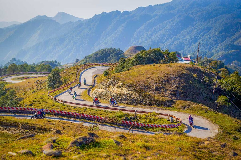 A road through Mau Son Mountain in Lang Son