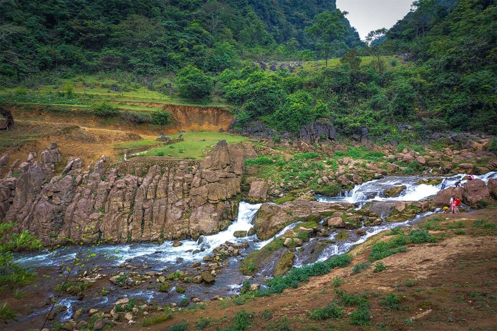 Nam Tra Waterfall in Cao Bang