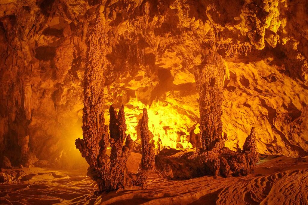 Stunning stalagmites formations inside Nguom Ngao Cave in Cao Bang