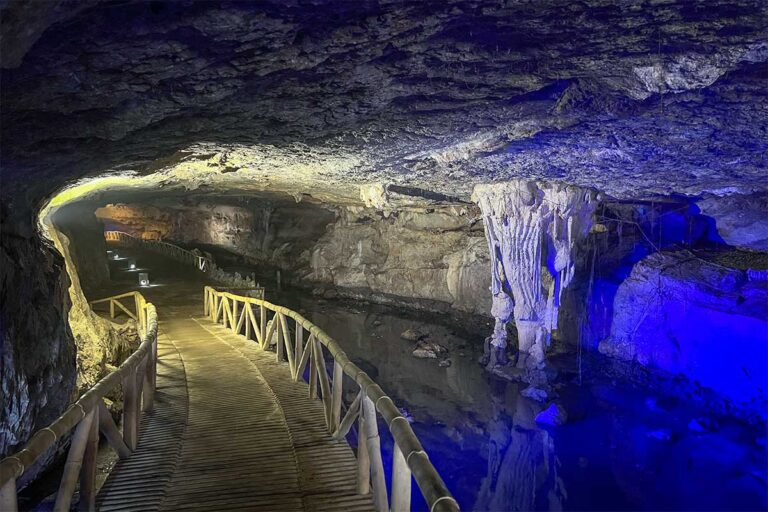 Nhi Thang Cave in Lang Son