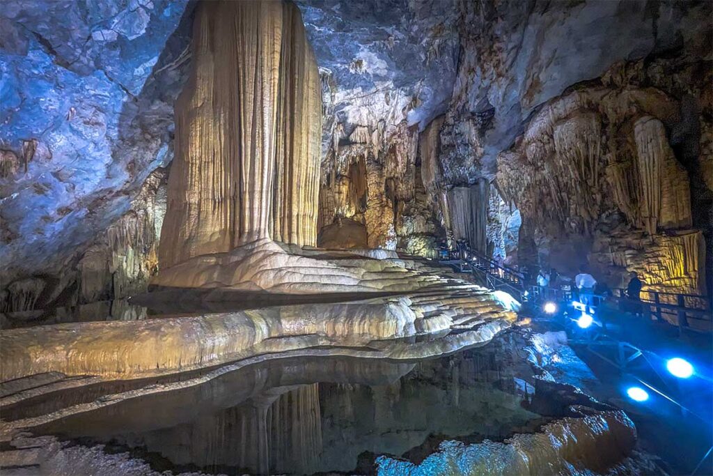 Underground pool in Paradise Cave