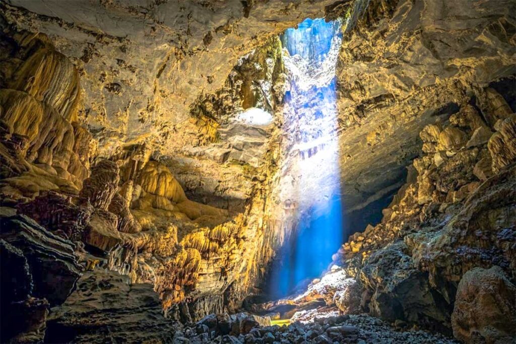 Paradise Cave light beam