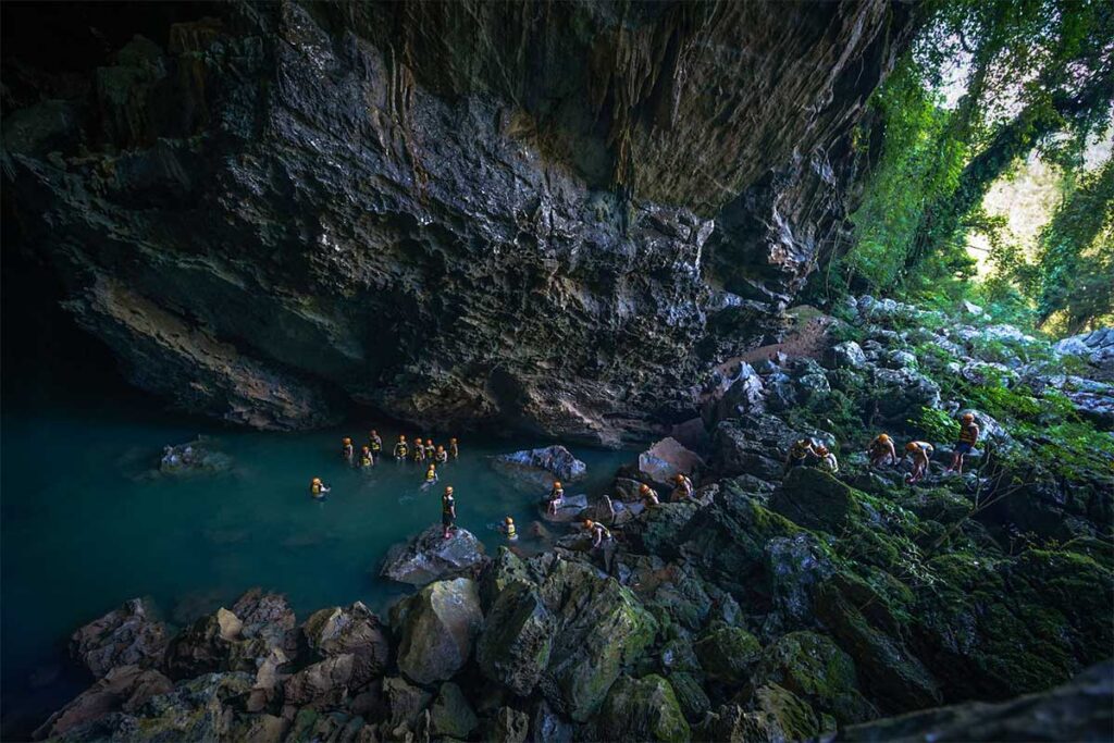 Tra Ang Cave in Phong Nha - Ke Bang National Park