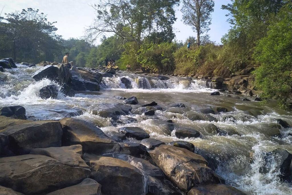 An Vien Waterfall